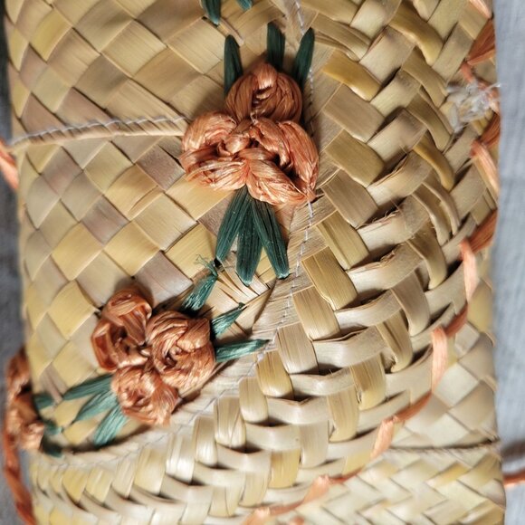 Handwoven Raffia Crossbody Bag & Clutch Set With Floral Design - Picture 9 of 12